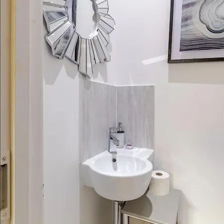Large Town House Long Term London