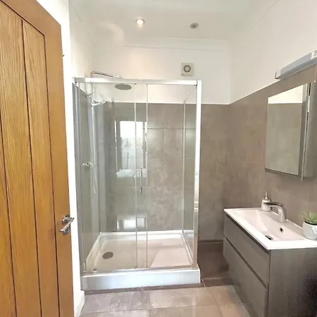 Large Town House Long Term * London