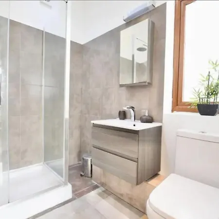 Large Town House Long Term *