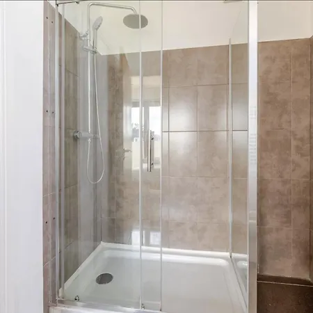 Large Town House Long Term * London