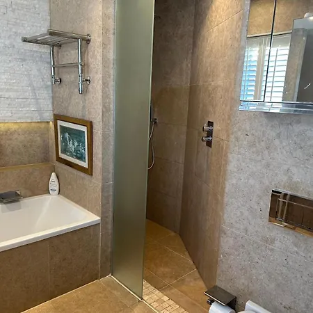 Holiday home Richmond Park House Stunning Architect Designed London