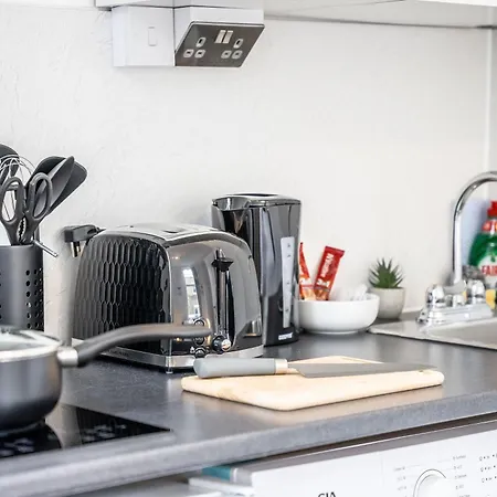 Camberwell High Spec 6-studio Unit Block Apartment