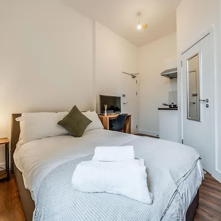 Camberwell High Spec 6-studio Unit Block Apartment London