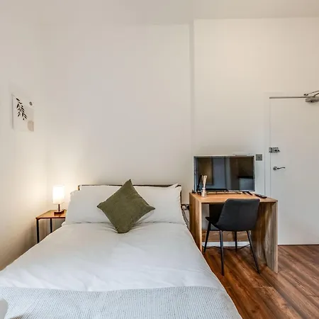 Apartment Camberwell High Spec 6-studio Unit Block *
