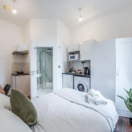 Apartment Camberwell High Spec 6-studio Unit Block London
