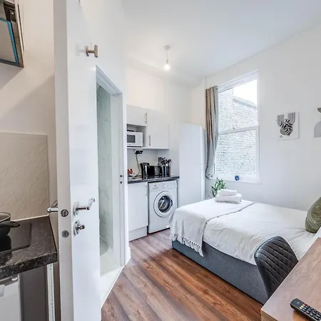 Camberwell High Spec 6-studio Unit Block *