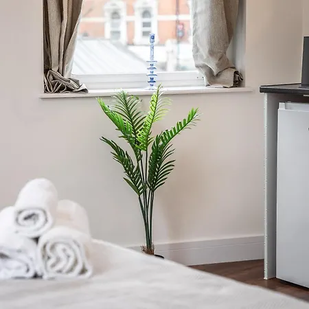Camberwell High Spec 6-studio Unit Block