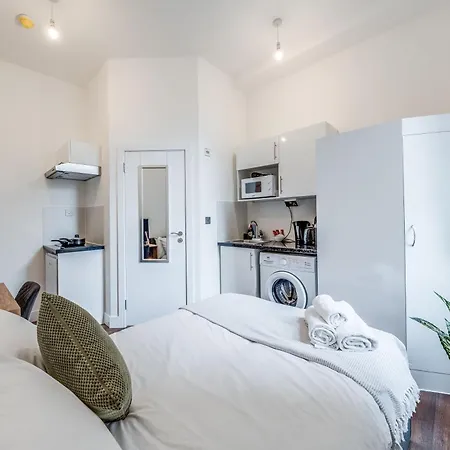 Camberwell High Spec 6-studio Unit Block Apartment