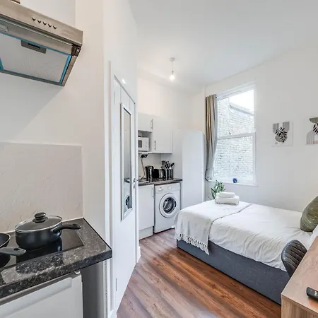 Camberwell High Spec 6-studio Unit Block *