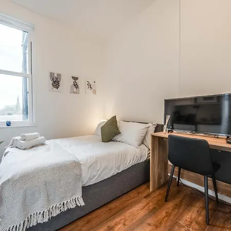 Camberwell High Spec 6-studio Unit Block *