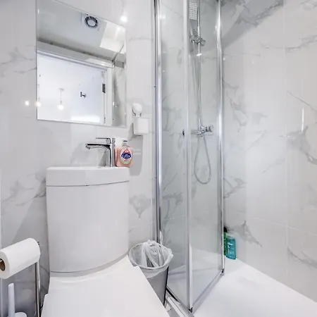 Apartment Camberwell High Spec 6-studio Unit Block London