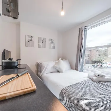 Camberwell High Spec 6-studio Unit Block Apartment *