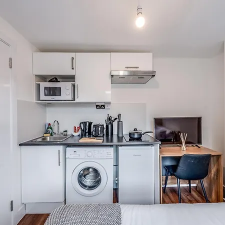 Camberwell High Spec 6-studio Unit Block