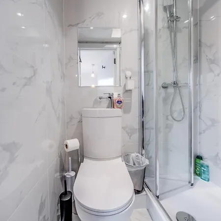Camberwell High Spec 6-studio Unit Block * London