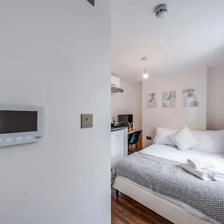 Camberwell High Spec 6-studio Unit Block Apartment *