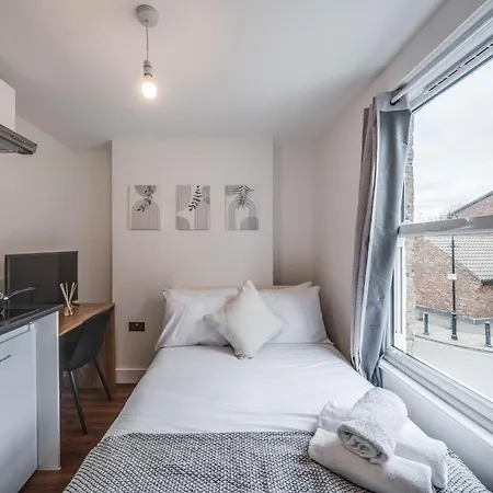 Apartment Camberwell High Spec 6-studio Unit Block
