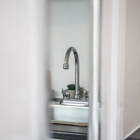Camberwell High Spec 6-studio Unit Block Apartment London