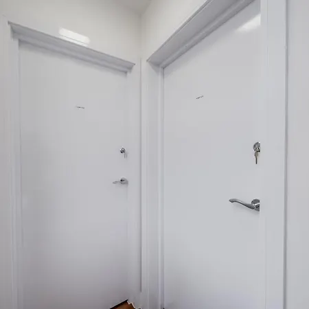 Apartment Camberwell High Spec 6-studio Unit Block