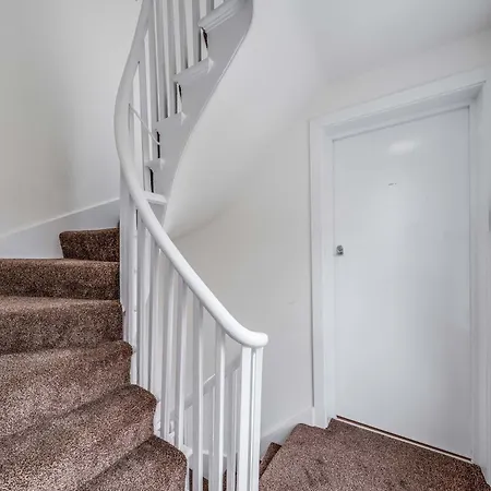 Apartment Camberwell High Spec 6-studio Unit Block London