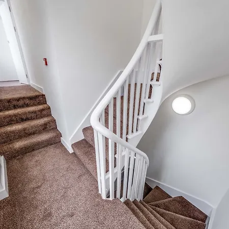 Apartment Camberwell High Spec 6-studio Unit Block *