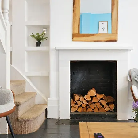 Holiday home Charming House Short Walk To Richmond Station *