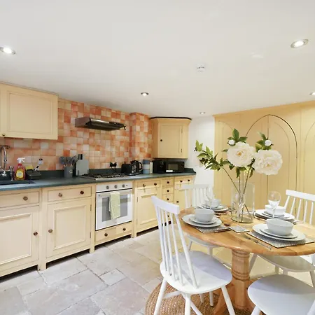 Charming House Short Walk To Richmond Station Richmond (Greater London)