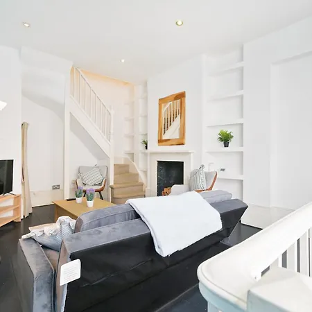 Holiday home Charming House Short Walk To Richmond Station *