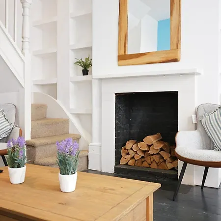 Charming House Short Walk To Richmond Station Holiday home Richmond (Greater London)