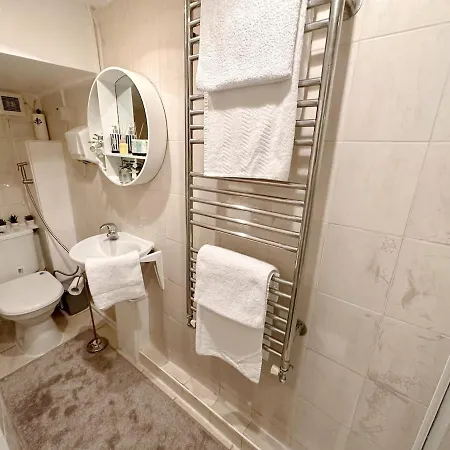 Stylish Unit, Heart Of Bayswater