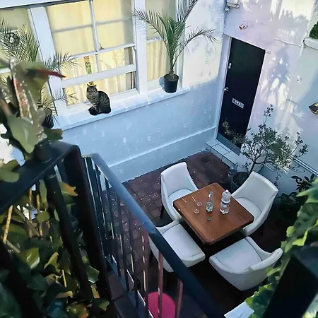 Apartment Stylish Unit, Heart Of Bayswater