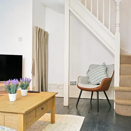 Charming House Short Walk To Richmond Station * Richmond (Greater London)