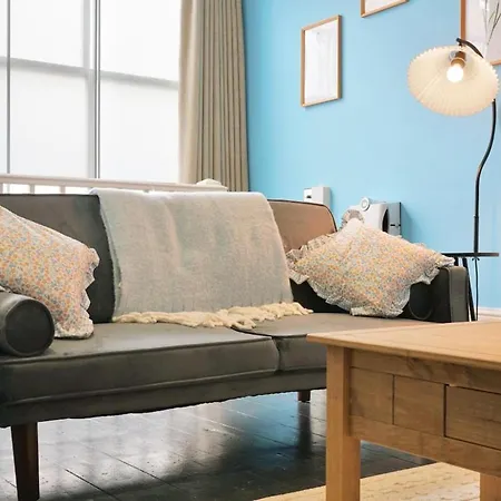 Charming House Short Walk To Richmond Station Holiday home *