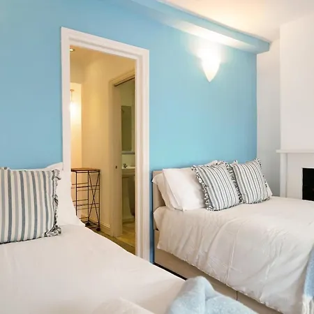 Holiday home Charming House Short Walk To Richmond Station *