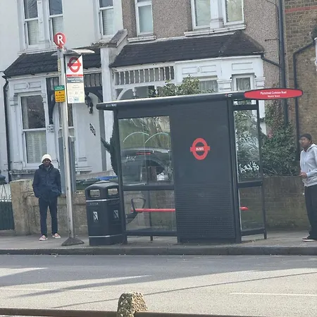 Big & Spacious 5 Bedroom House In London