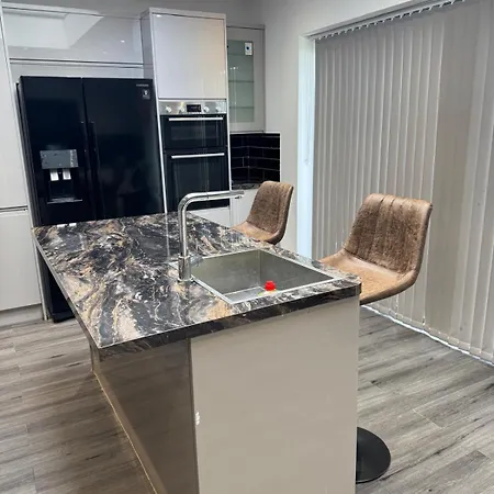 Holiday home Big & Spacious 5 Bedroom House In London
