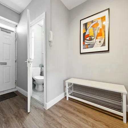 White Retreat - 2 Bedroom Flat Next To Loftus Road