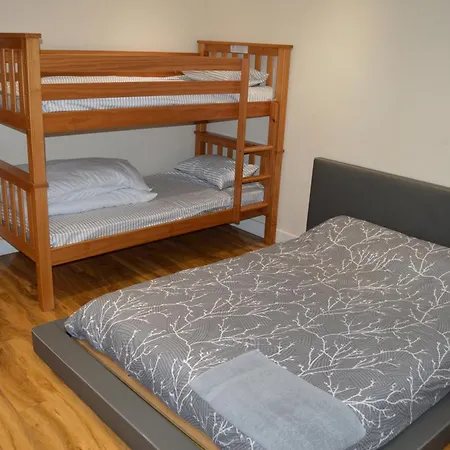 One Bedroom Flat Apartment *
