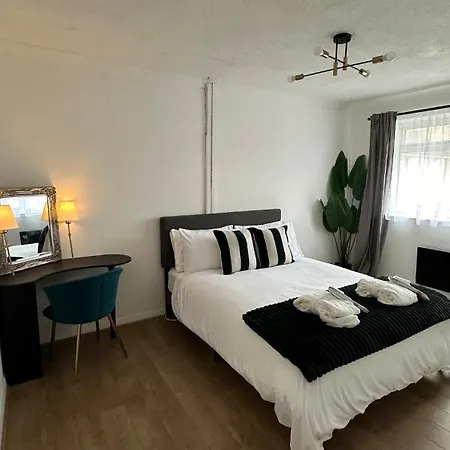 The Snug Nest - Modern 2 Bedroom *