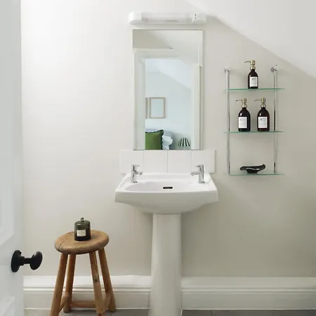 Luxury 5-bedroom Town House In Brook Holiday home