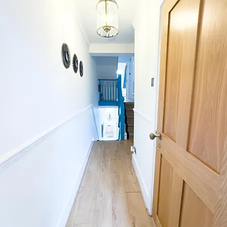 Stunning House By Ls2g Short Lets & Serviced Greater With Free Wifi Holiday home