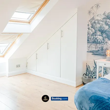 Stunning House By Ls2g Short Lets & Serviced Greater With Free Wifi *
