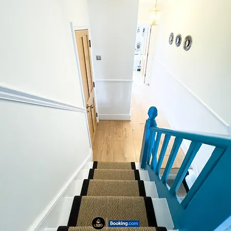 Stunning House By Ls2g Short Lets & Serviced Greater With Free Wifi * London