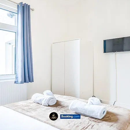 Stunning House By Ls2g Short Lets & Serviced Greater With Free Wifi Holiday home London