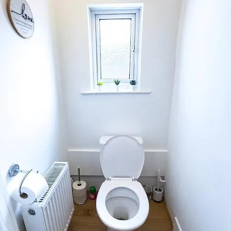 Stunning House By Ls2g Short Lets & Serviced Greater With Free Wifi * London