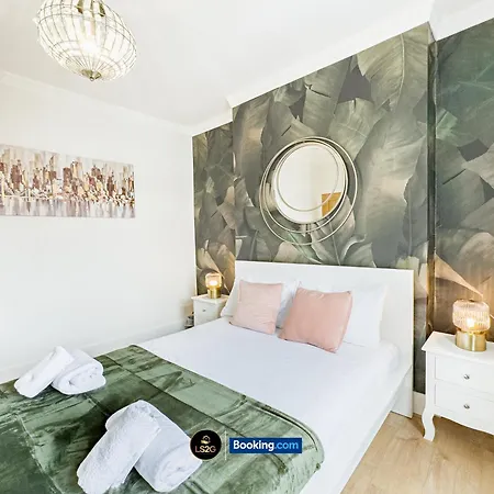 Stunning House By Ls2g Short Lets & Serviced Greater With Free Wifi London