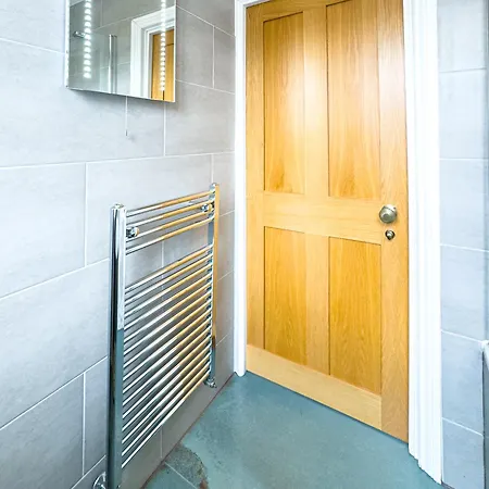 Stunning House By Ls2g Short Lets & Serviced Greater With Free Wifi Holiday home London