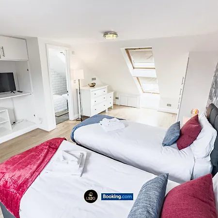 Stunning House By Ls2g Short Lets & Serviced Greater With Free Wifi Holiday home