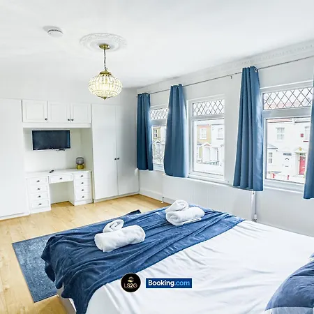 Stunning House By Ls2g Short Lets & Serviced Greater With Free Wifi *