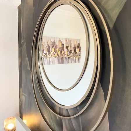 Stunning House By Ls2g Short Lets & Serviced Greater With Free Wifi * London