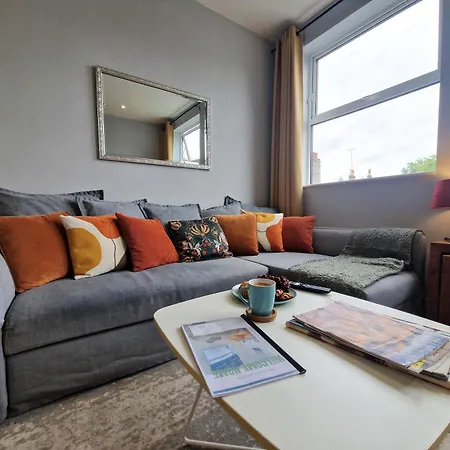 1-bed Apartment, Close To Kensington Olympia With Free Wi-fi & Netflix London